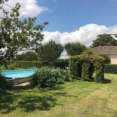 Chateau De L Hermitage Izon