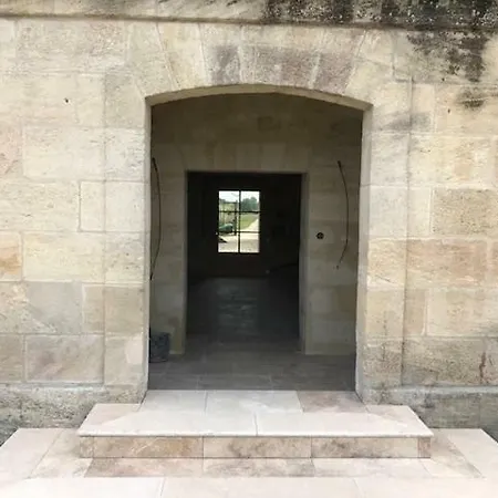 Chateau De L Hermitage Izon